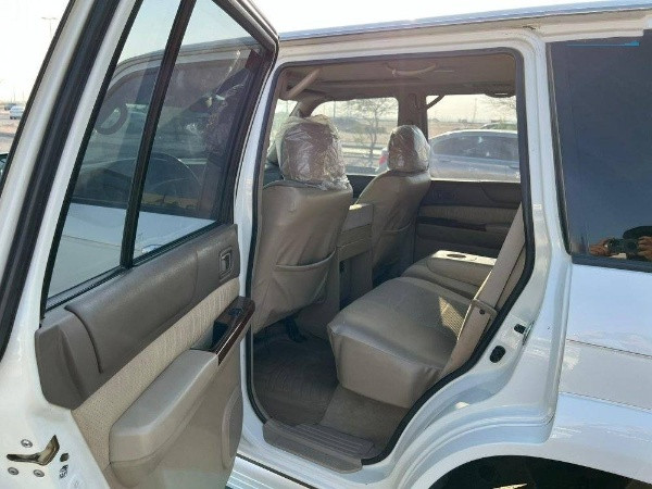 نيسان سفاري